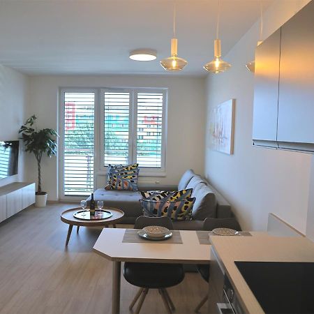 New Cozy 2 Room Pink Apartment Bratislava 059 المظهر الخارجي الصورة
