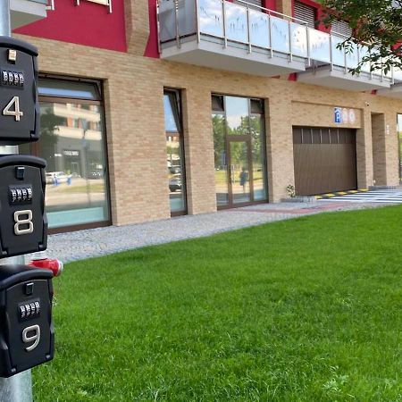 New Cozy 2 Room Pink Apartment Bratislava 059 المظهر الخارجي الصورة