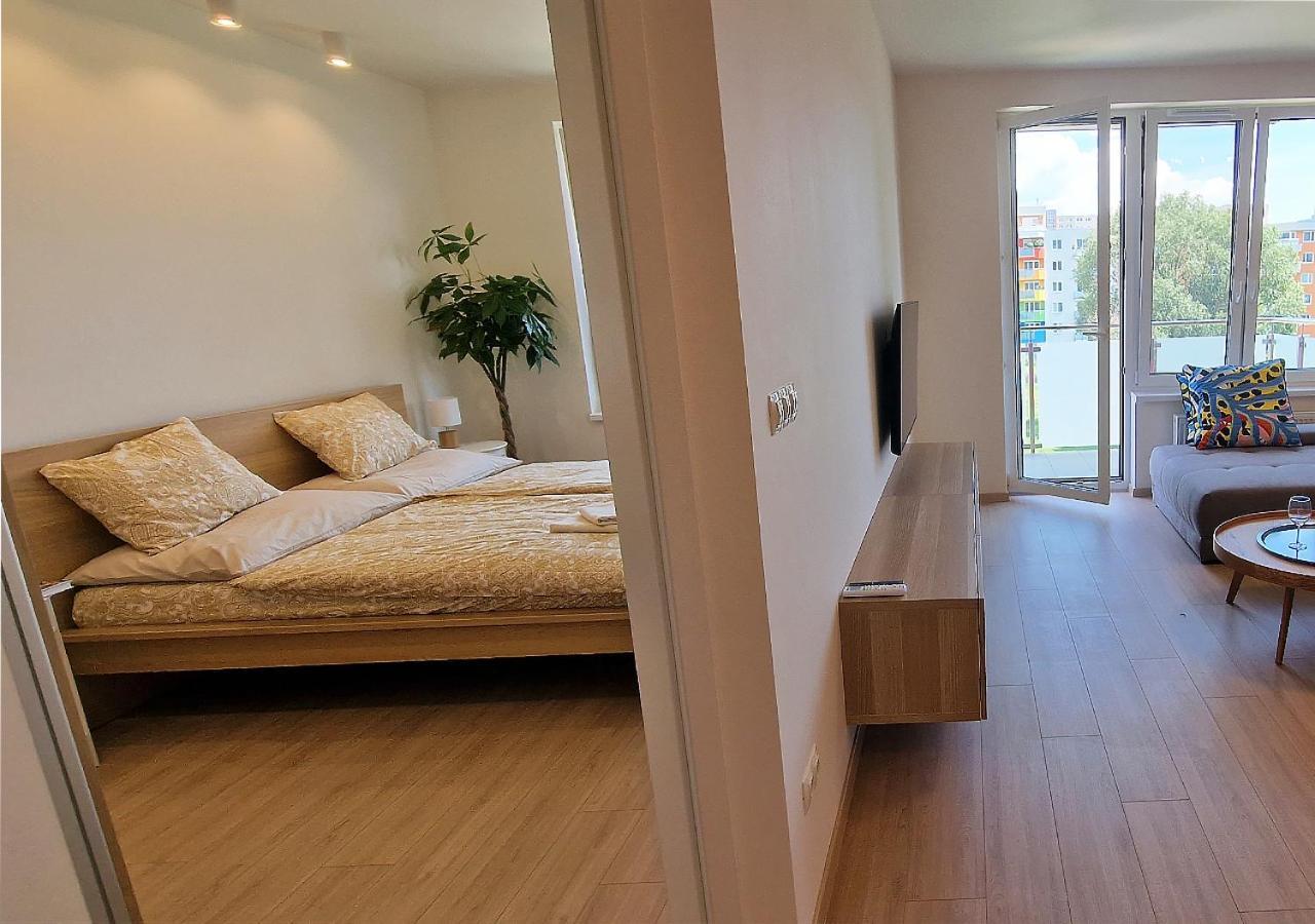 New Cozy 2 Room Pink Apartment Bratislava 059 المظهر الخارجي الصورة