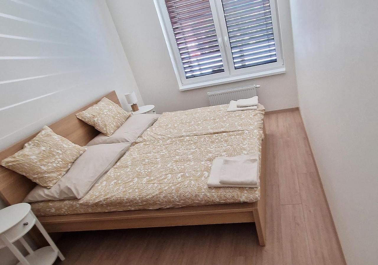 New Cozy 2 Room Pink Apartment Bratislava 059 المظهر الخارجي الصورة