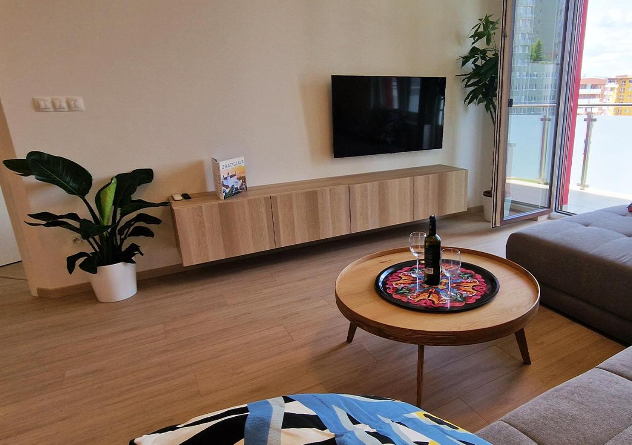 New Cozy 2 Room Pink Apartment Bratislava 059 المظهر الخارجي الصورة