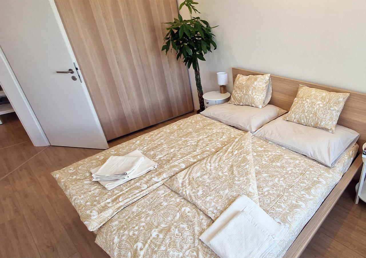 New Cozy 2 Room Pink Apartment Bratislava 059 المظهر الخارجي الصورة
