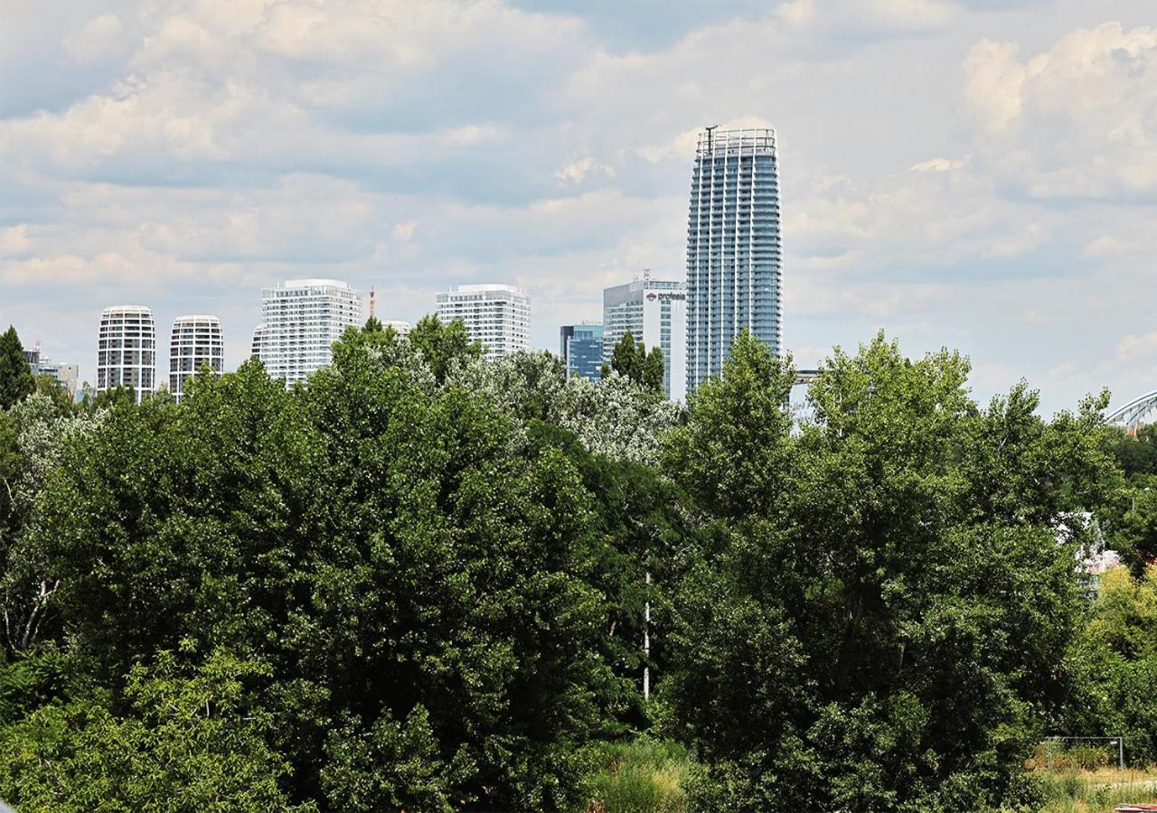 New Cozy 2 Room Pink Apartment Bratislava 059 المظهر الخارجي الصورة