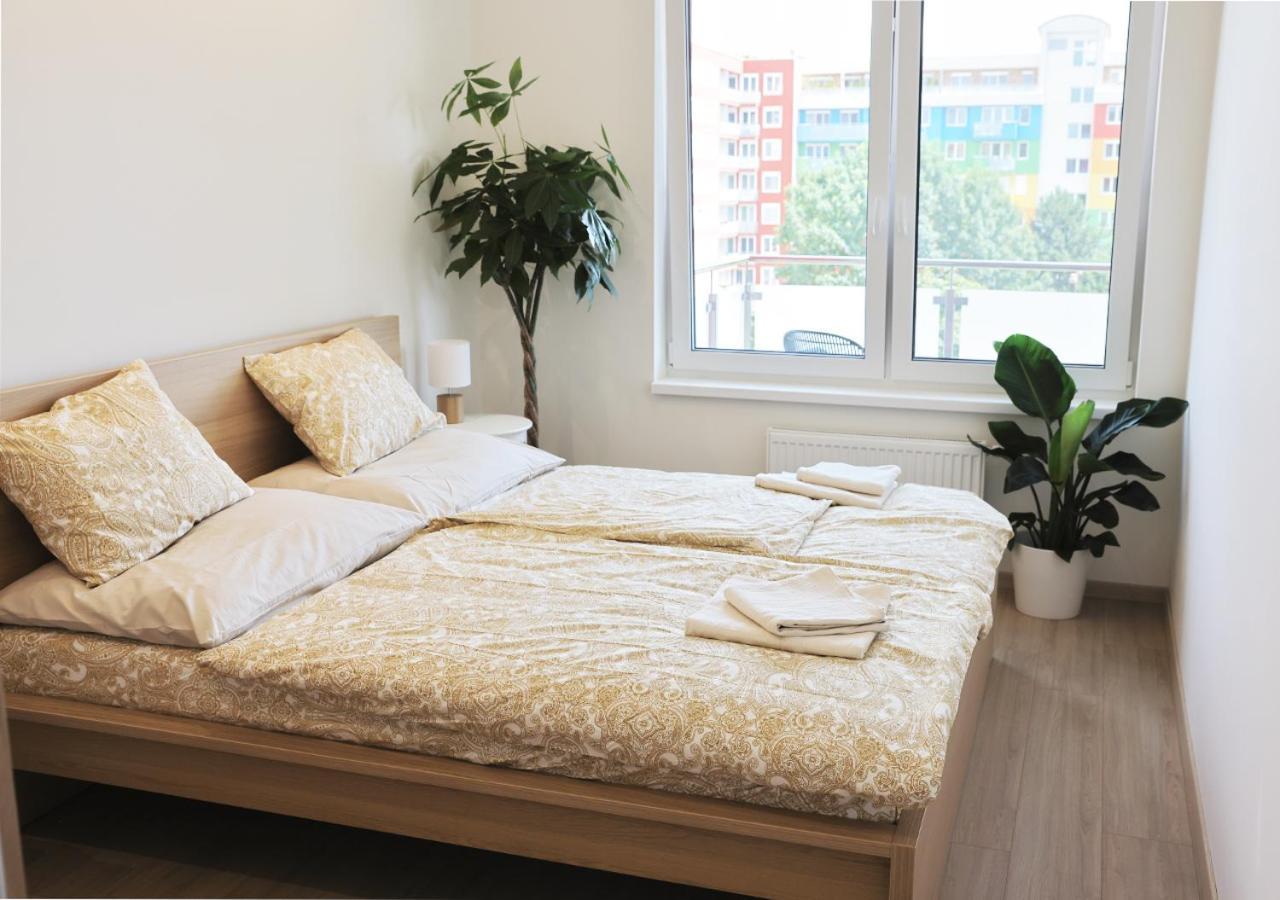 New Cozy 2 Room Pink Apartment Bratislava 059 المظهر الخارجي الصورة