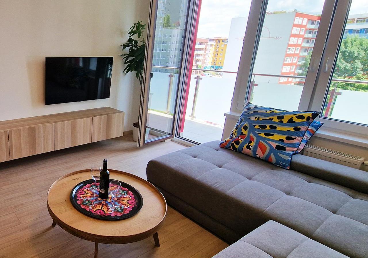 New Cozy 2 Room Pink Apartment Bratislava 059 المظهر الخارجي الصورة