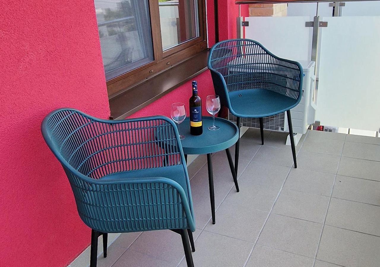 New Cozy 2 Room Pink Apartment Bratislava 059 المظهر الخارجي الصورة