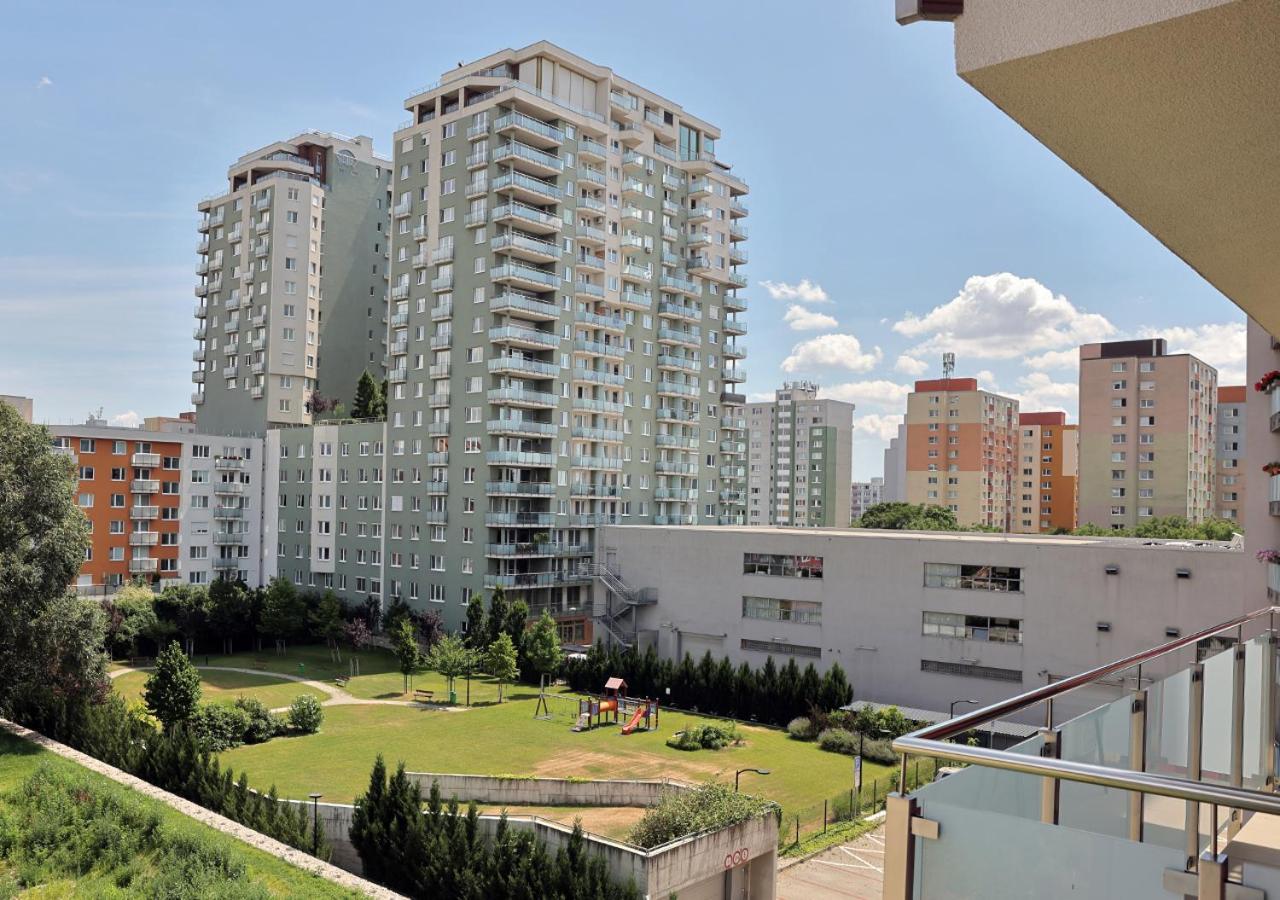 New Cozy 2 Room Pink Apartment Bratislava 059 المظهر الخارجي الصورة