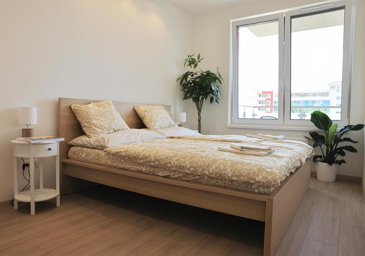 New Cozy 2 Room Pink Apartment Bratislava 059 المظهر الخارجي الصورة
