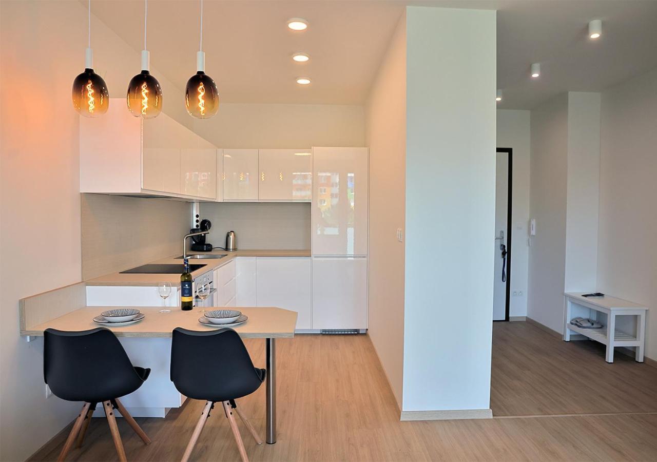 New Cozy 2 Room Pink Apartment Bratislava 059 المظهر الخارجي الصورة