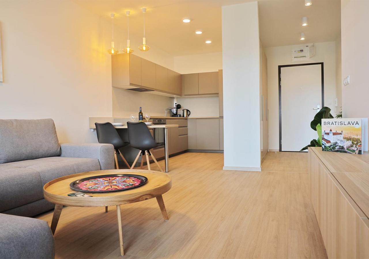 New Cozy 2 Room Pink Apartment Bratislava 059 المظهر الخارجي الصورة