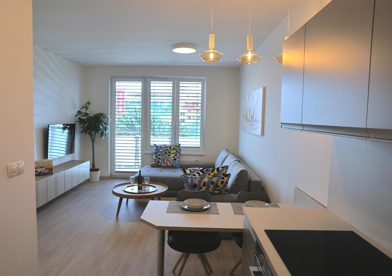 New Cozy 2 Room Pink Apartment Bratislava 059 المظهر الخارجي الصورة