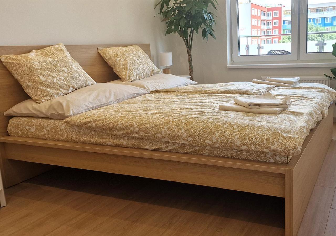 New Cozy 2 Room Pink Apartment Bratislava 059 المظهر الخارجي الصورة