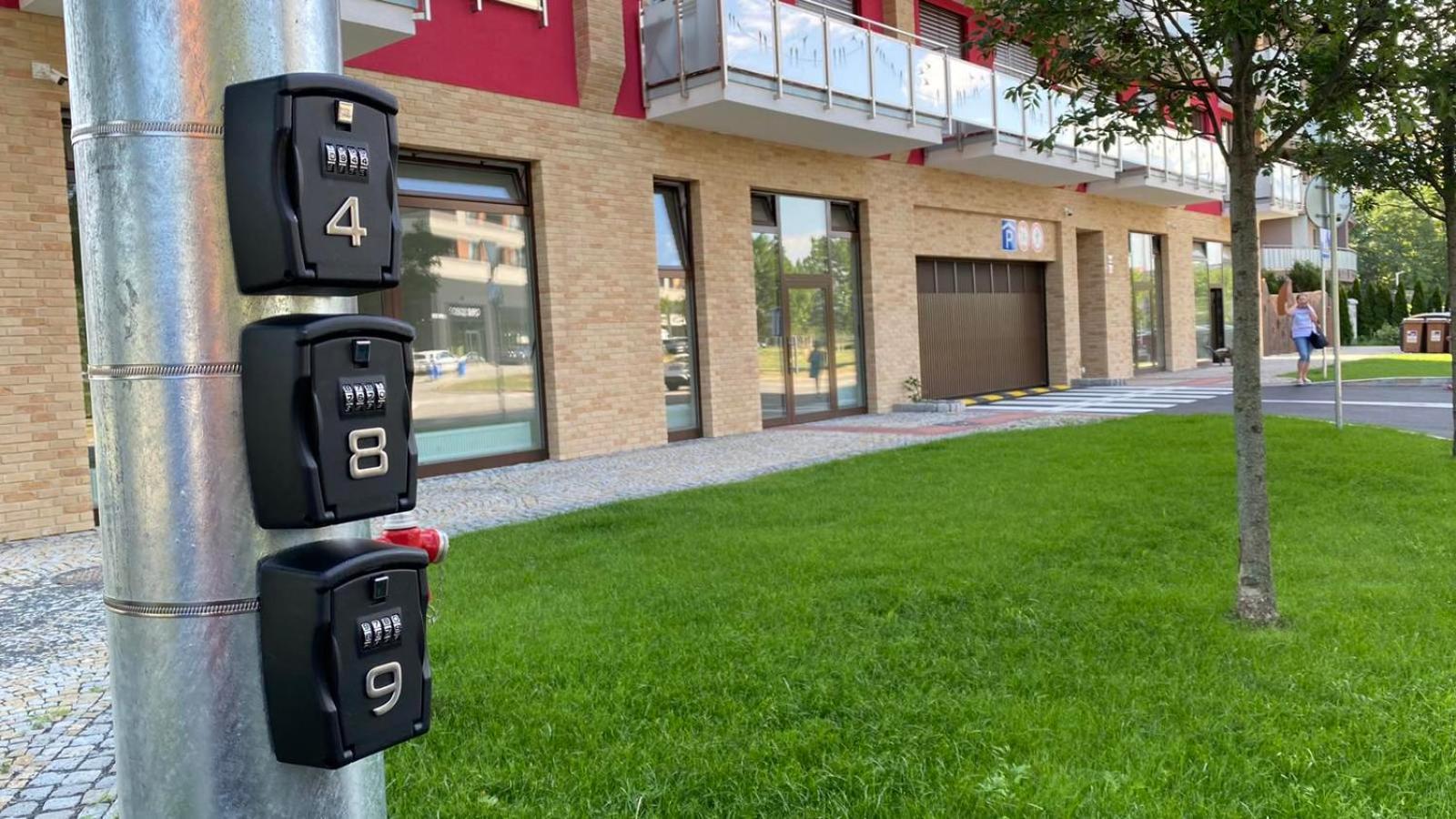 New Cozy 2 Room Pink Apartment Bratislava 059 المظهر الخارجي الصورة